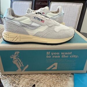 Autry Women's Gray Sneakers